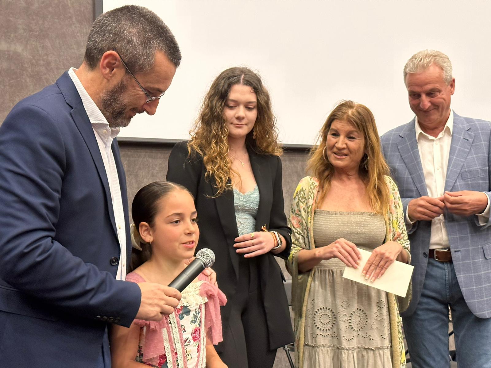 Excmo. Ayuntamiento de La Línea de la Concepción - Lola Barreno e  Inmaculada Navarro serán las candidatas a reinas infantil y juvenil por  parte del Ayuntamiento