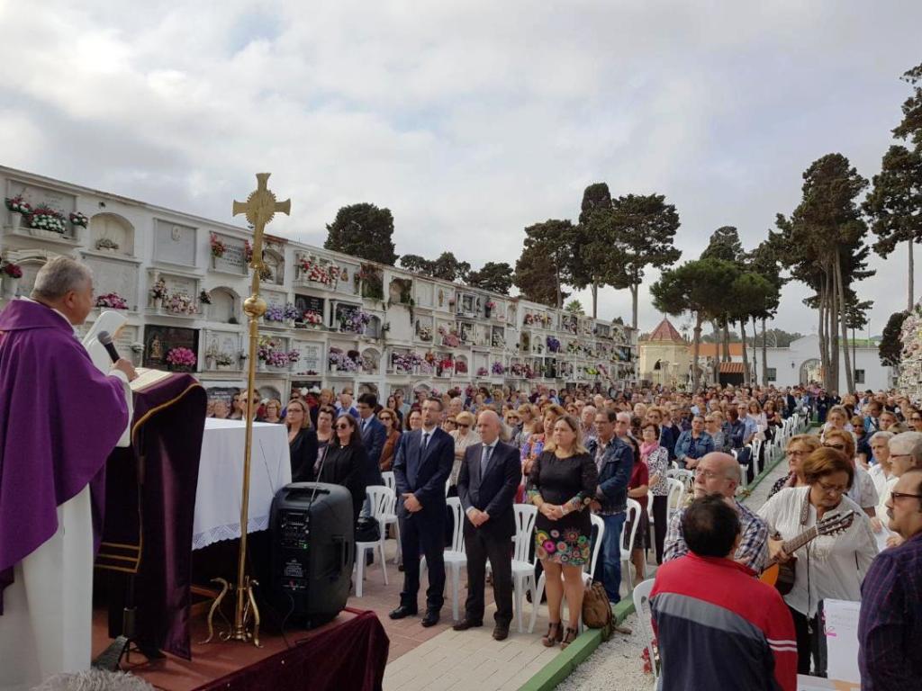 MISA EN EL CEMENTERIO 1