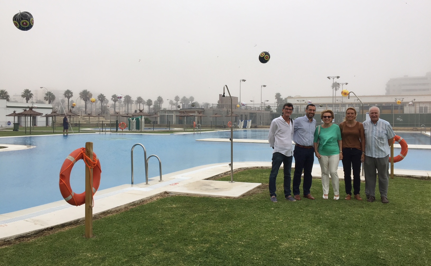 Visita alcalde piscina asansull verano