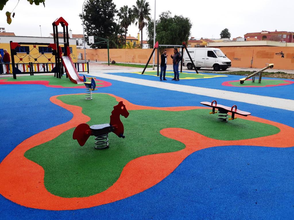 PARQUE INFANTIL PLAZA DE LOS LIRIOS