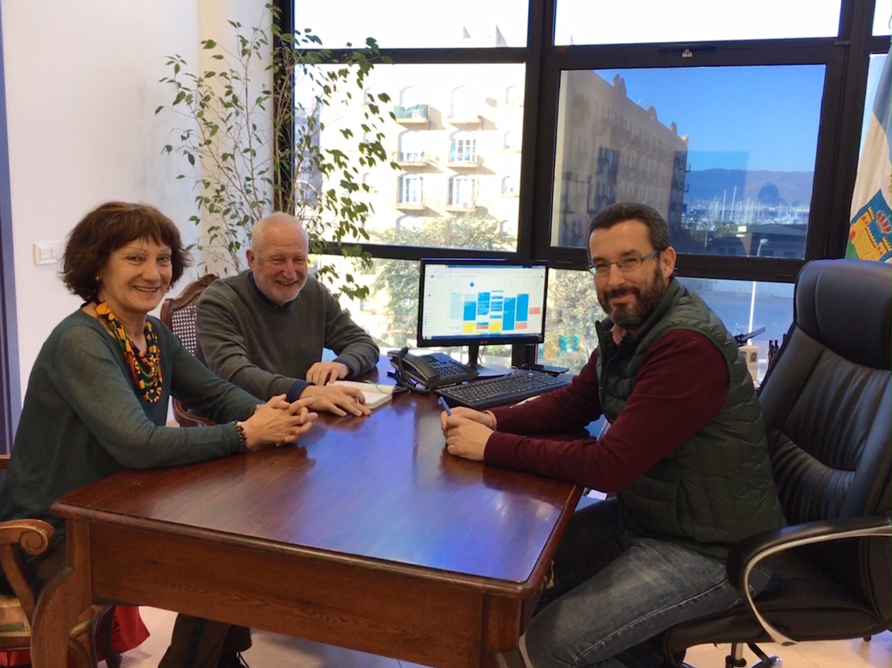 Alcalde y Helenio Fdez con Carmen Duran