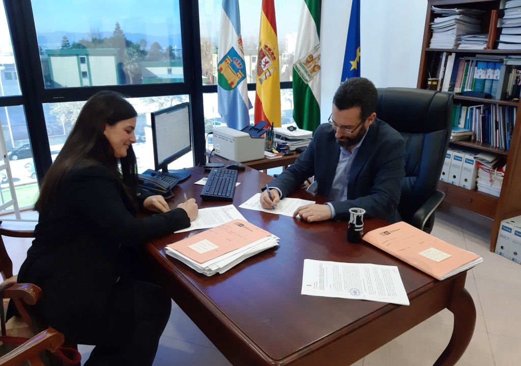 Firma contrato carros de barrendero