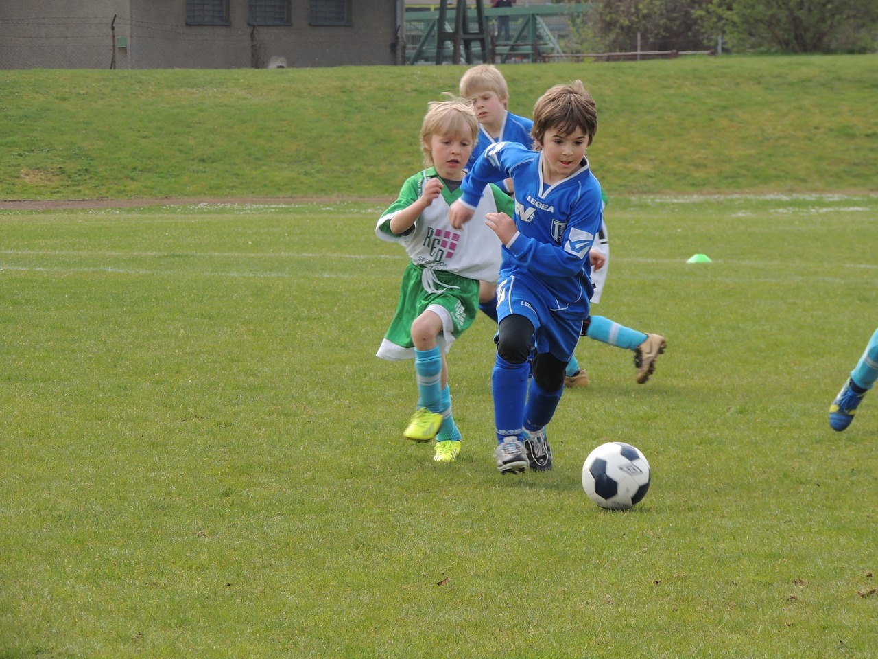 niños futbol