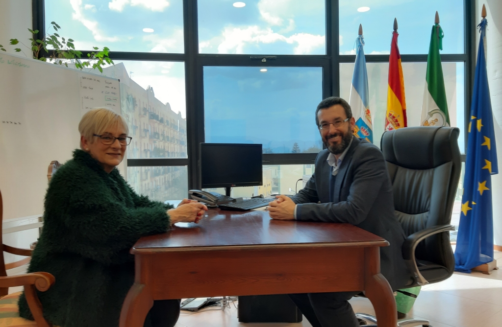 Alcalde con Maria Jesus Sanchez Centro menores La Concepcion