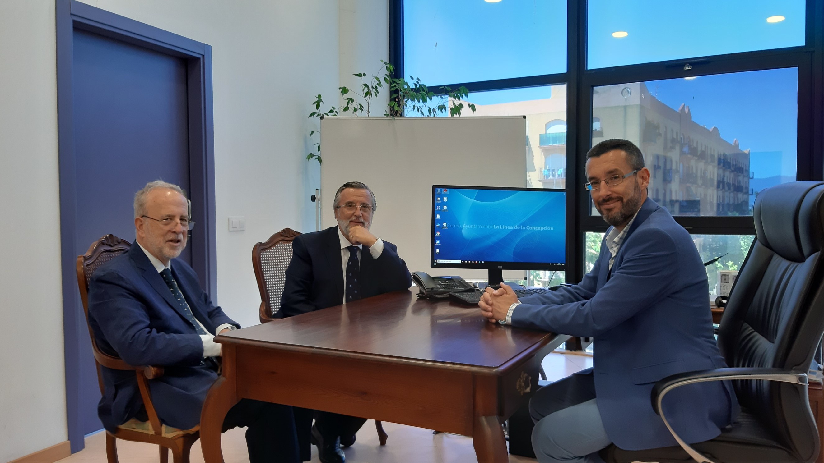 Alcalde con delegados de exteriores