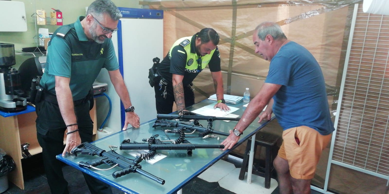 Inspección de armas tombolas