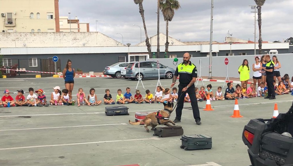 Policia local campamento tenis club