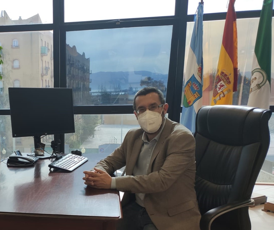 Alcalde despacho mascarilla